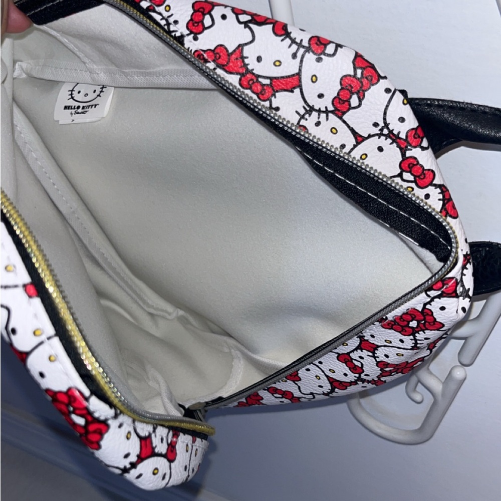 Hello Kitty Mini Backpack - Picture 4 of 6